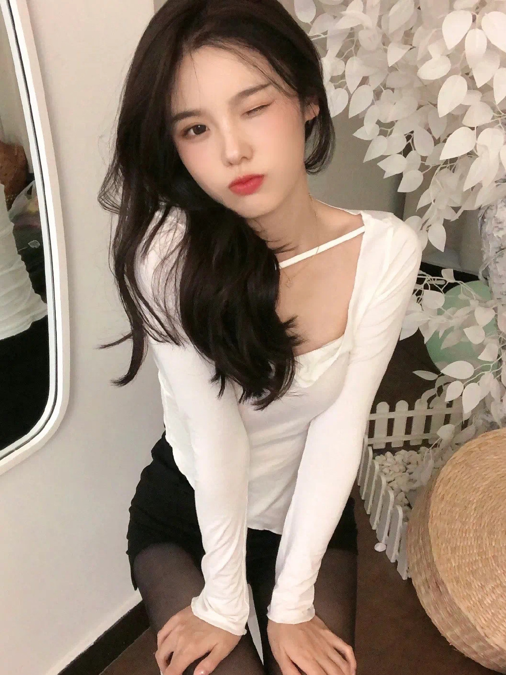 风情妹子爱自拍，照片光是看着都受不了