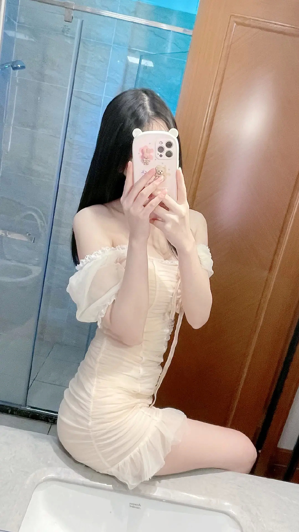 奶乎乎的裙子白花花的腿