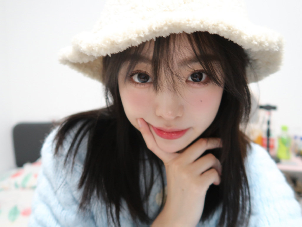 妹子真甜美，像极了恋爱的样子