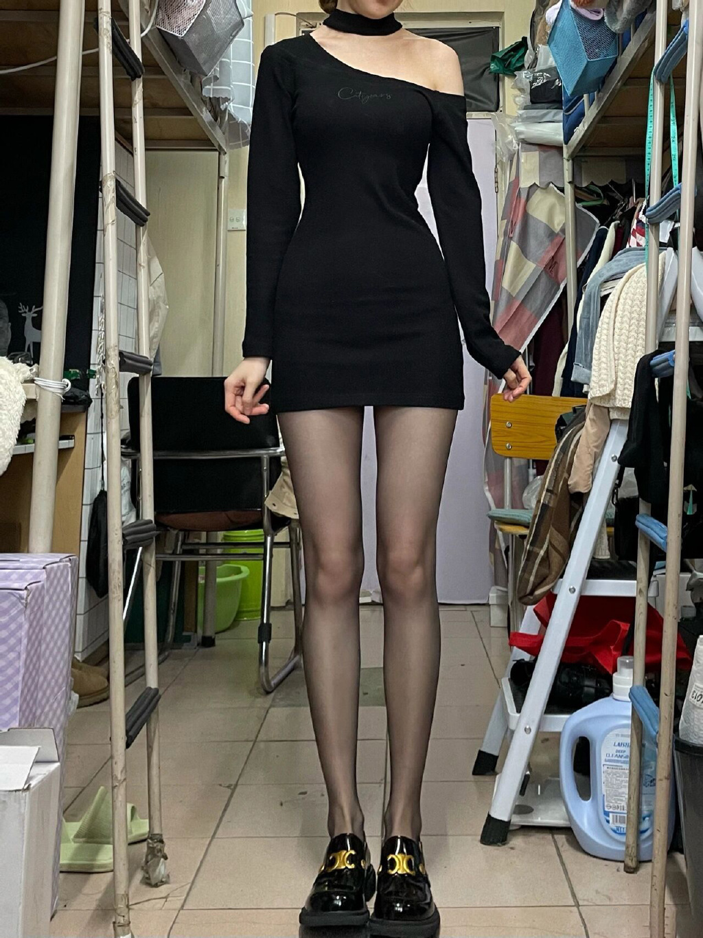 黑丝学姐，大长腿让你一次看个够