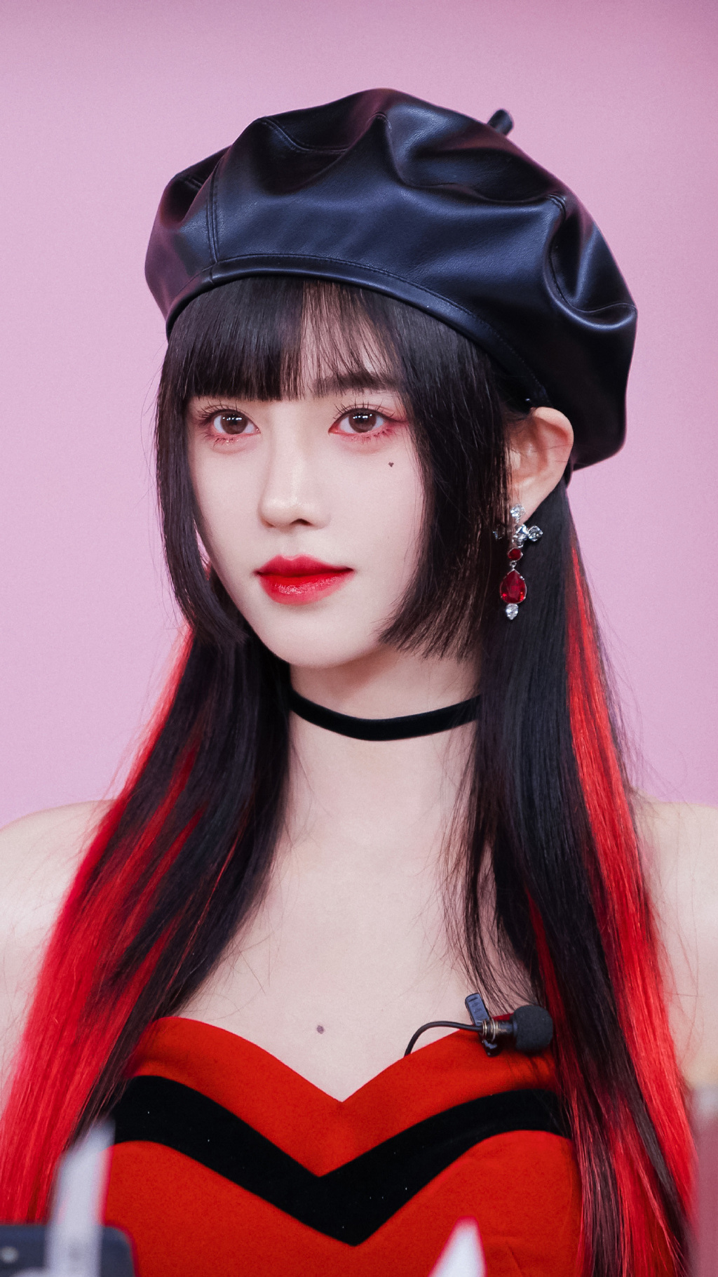 人间樱桃鞠婧祎 红色挑染美到失语