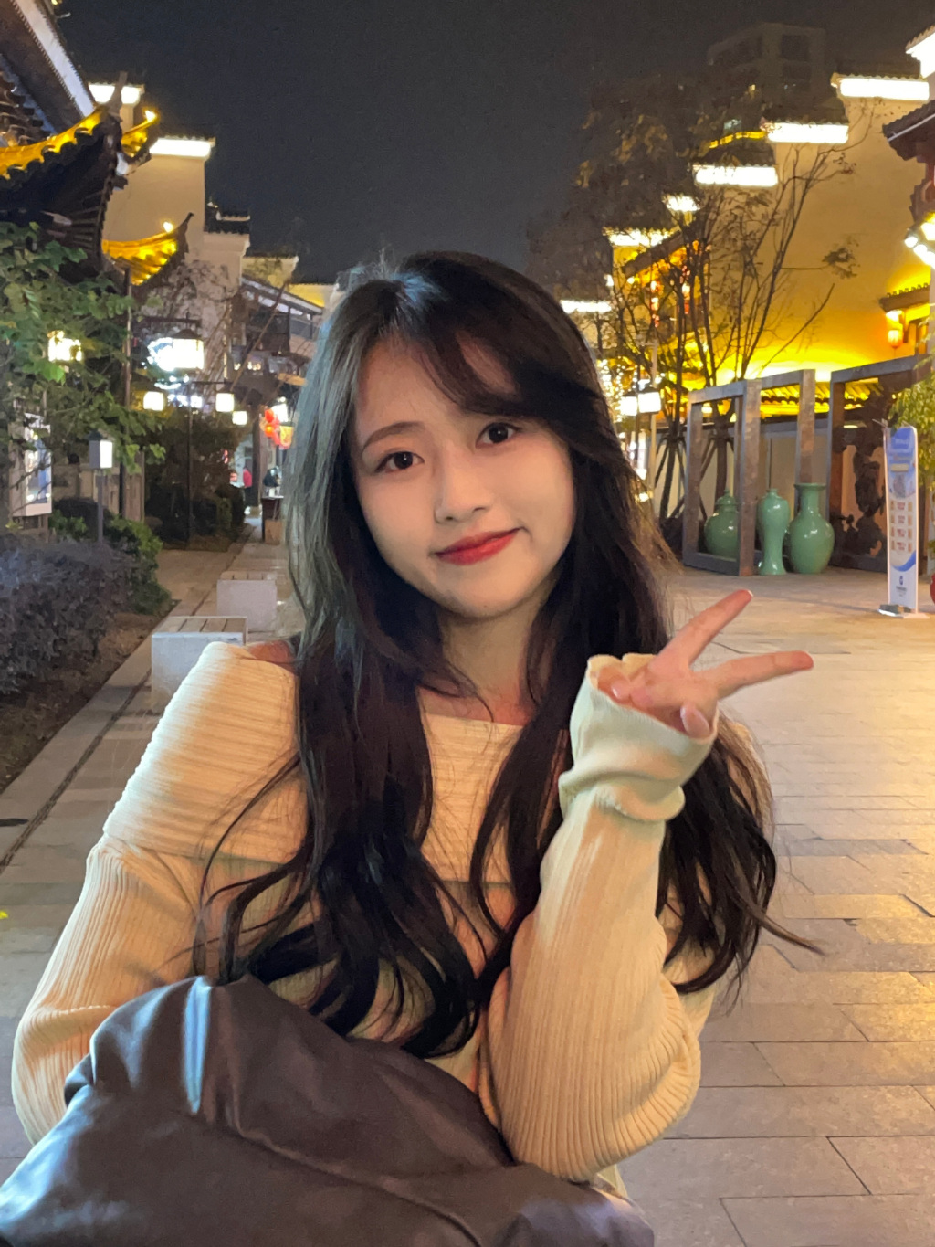 情不自禁被吸引，她们实在太甜美