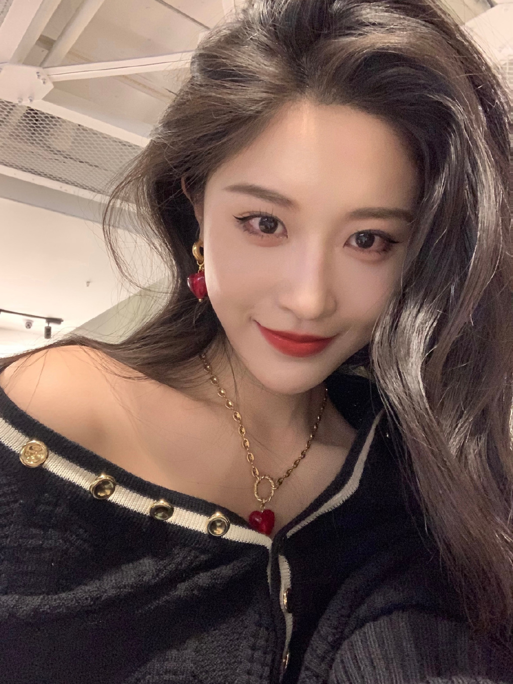 姐姐好漂亮，大波浪热情如火