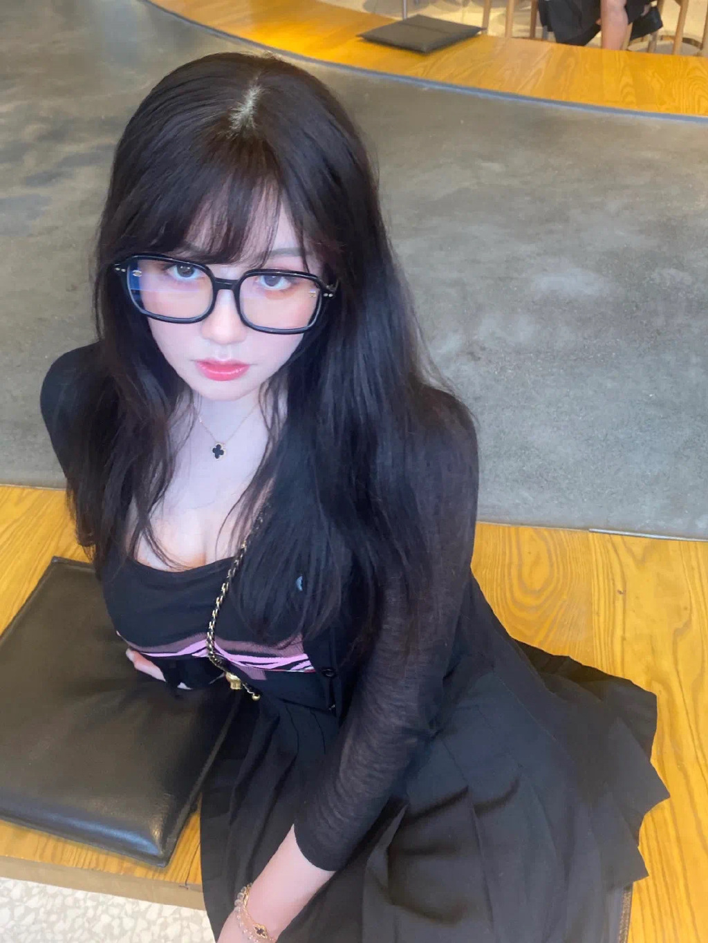 第一次见面眼神就这么欲