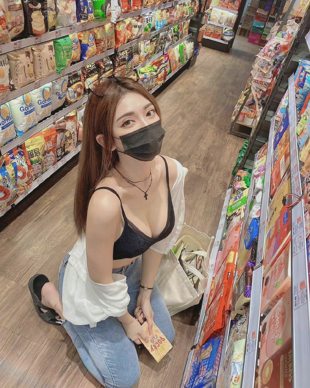 这超市是没有空调吗