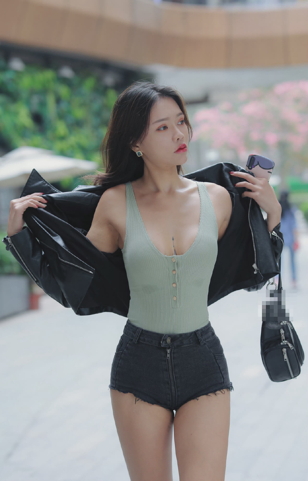 街上穿啥的都有，让人想入非非