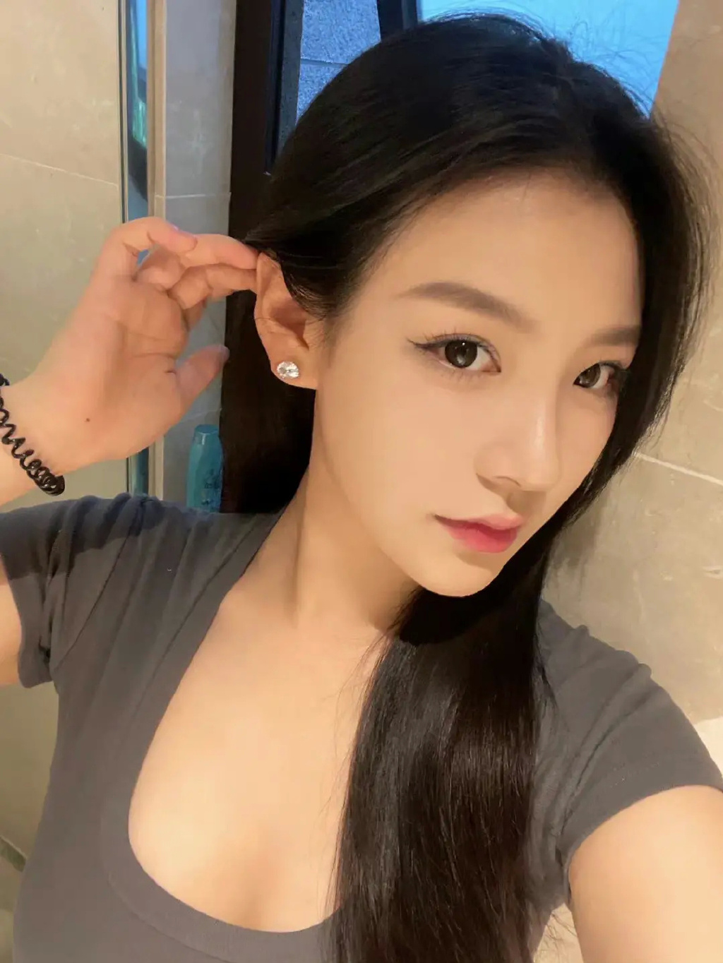 我又比你早到酒店了