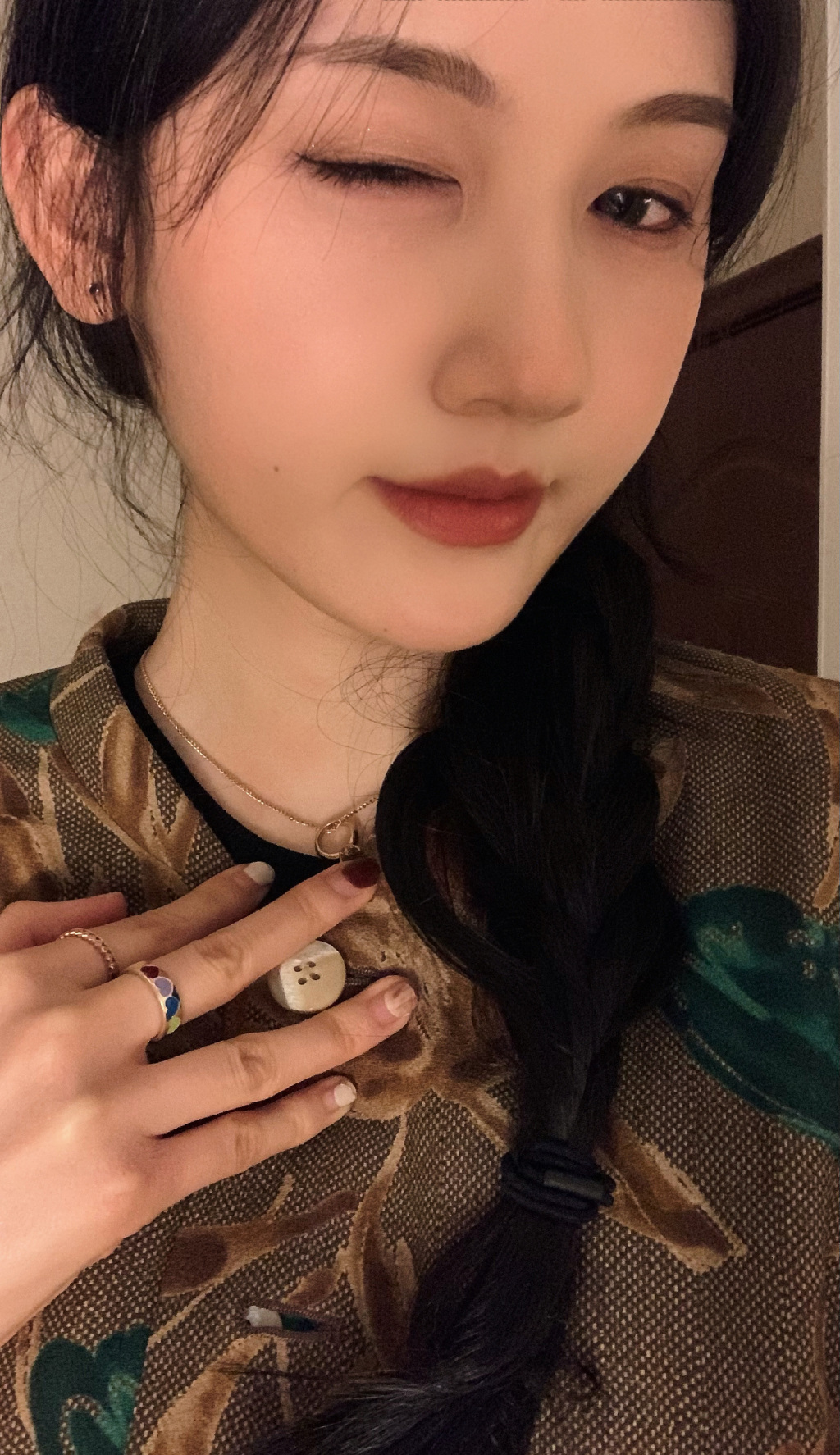 美女的眼睛会说话，特别是诉说寂寞