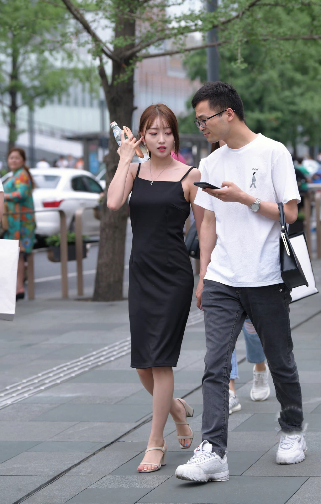 完蛋，又看上了别人的女朋友