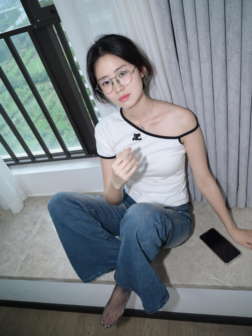 眼镜姐姐的裤里丝