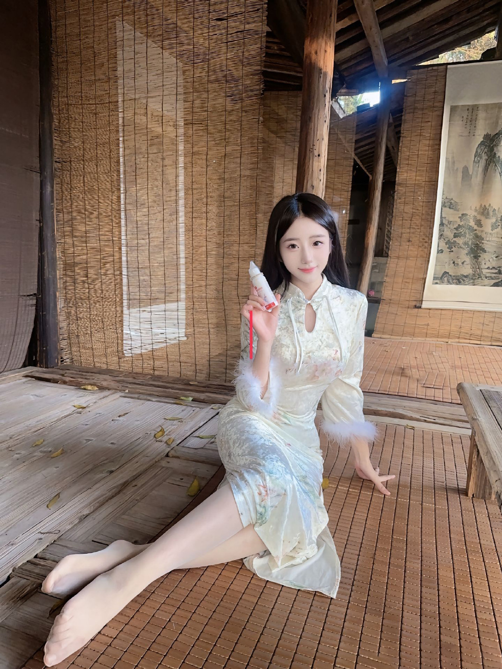 荒郊野外的，她不会是妖精吧