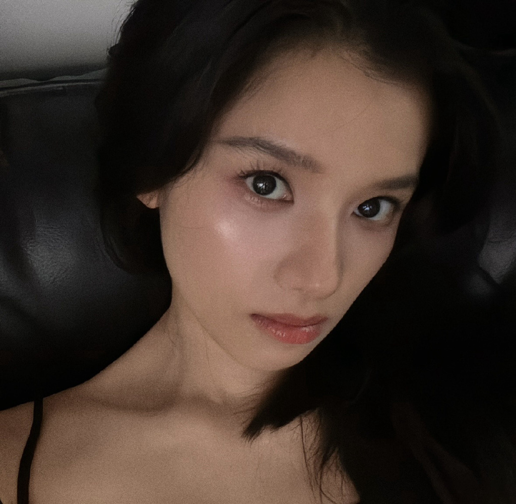 张婧仪，掌管怼脸自拍的神