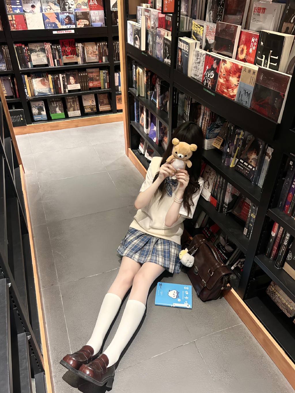 图书馆里的JK少女