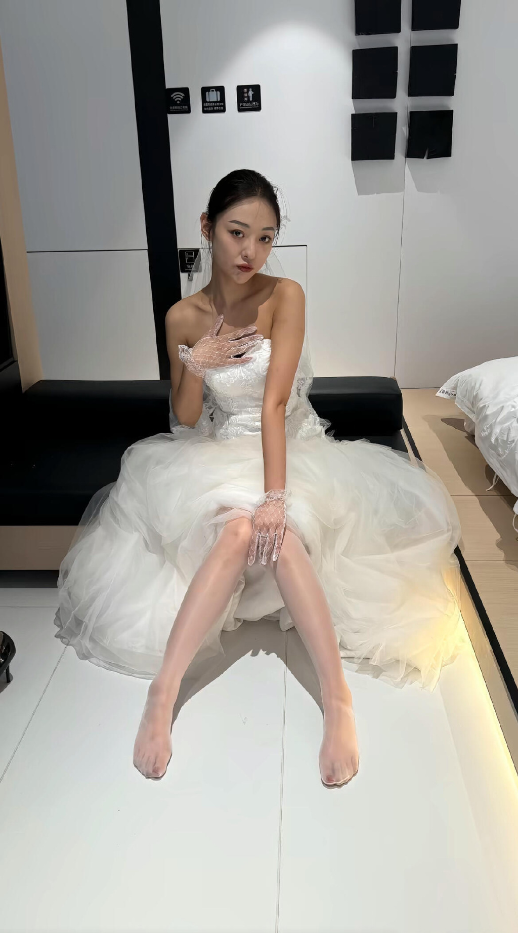 洁白的婚纱，马上为你脱光