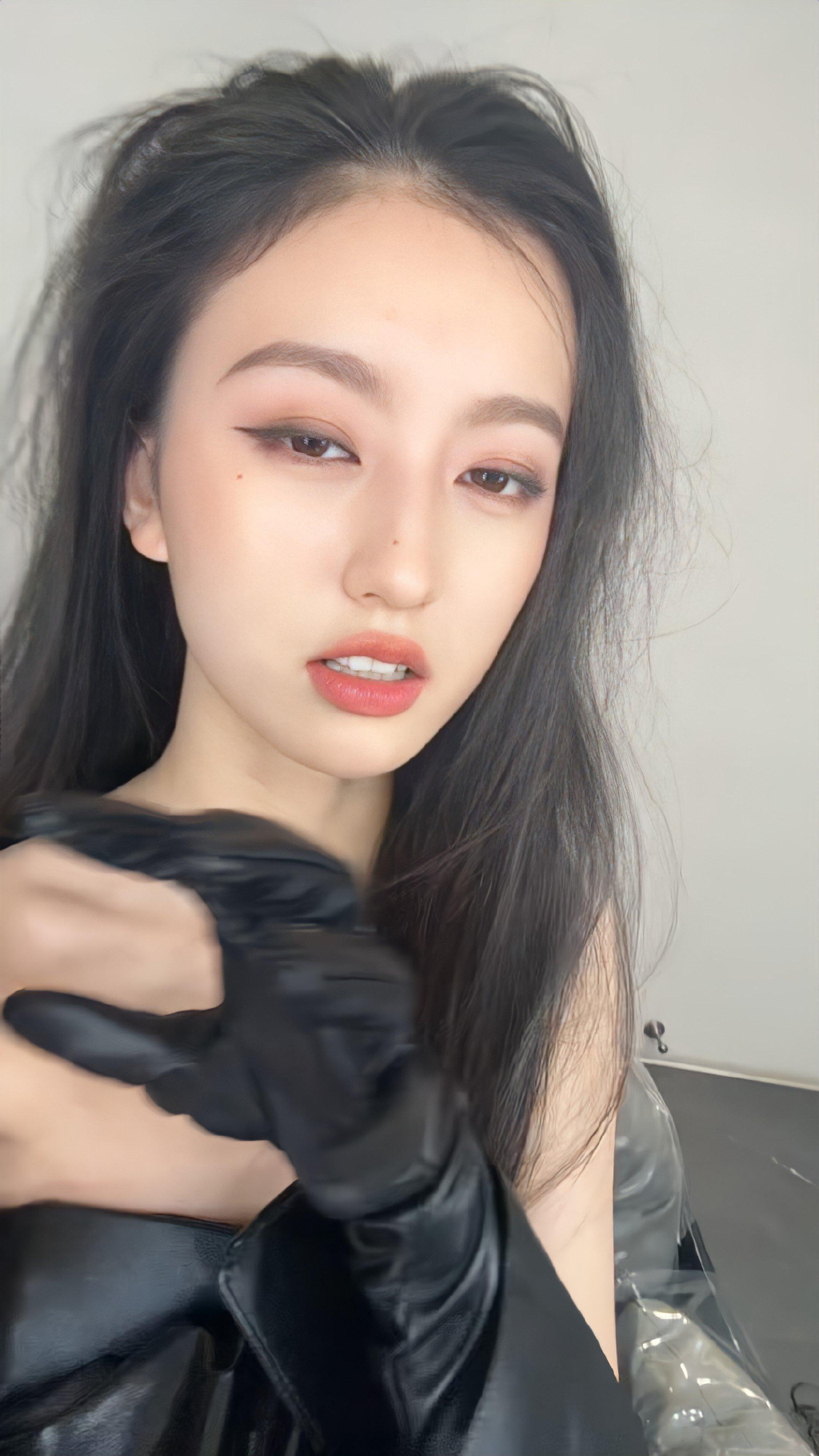 裴佳欣黑皮手套，啊啊啊啊啊