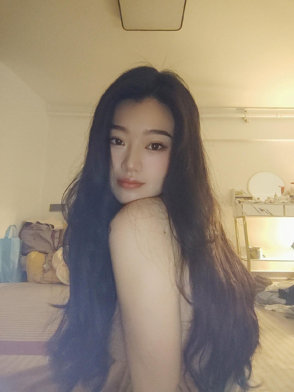 一个人的夜晚，两个人的孤单