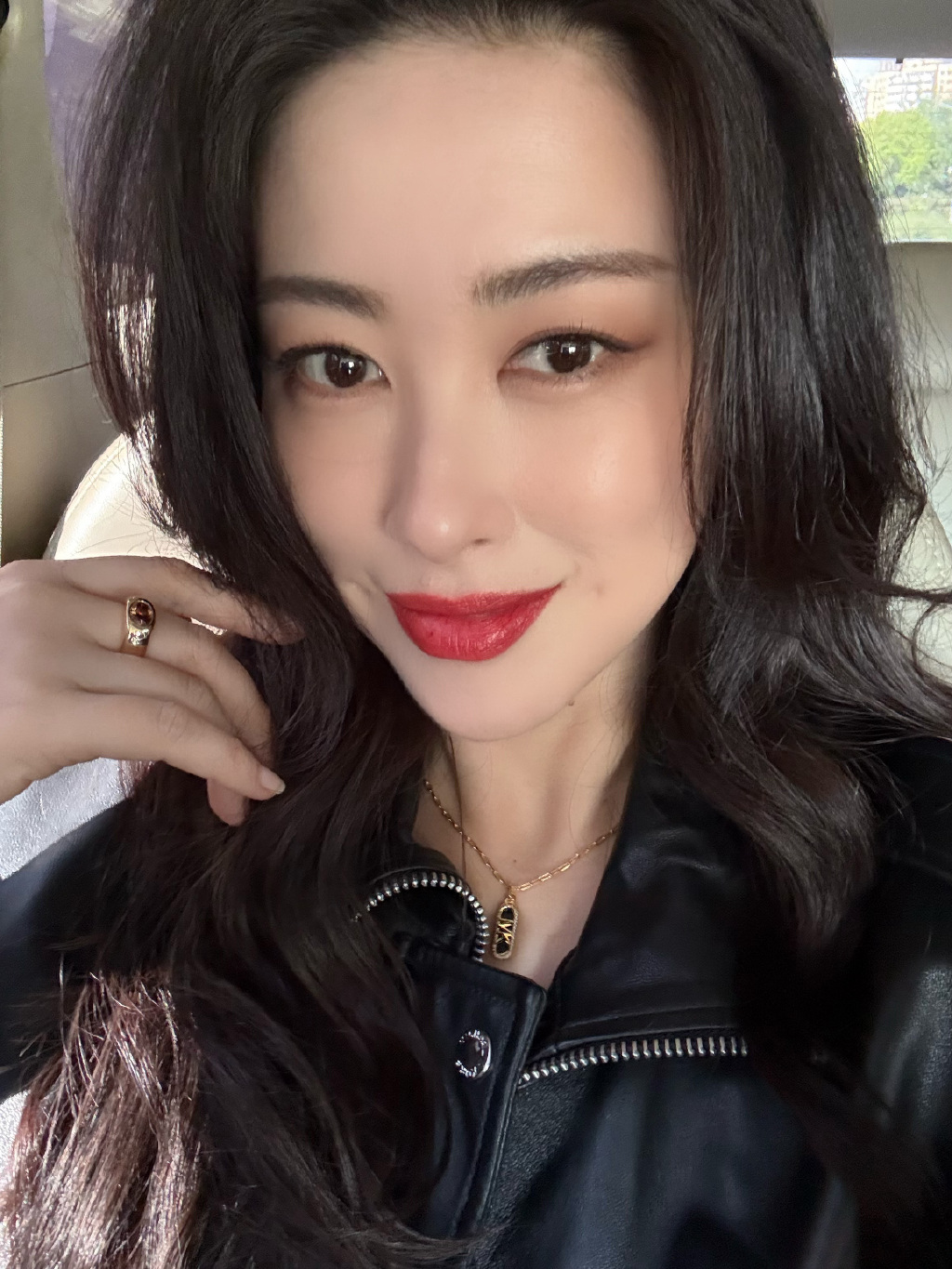 朱珠蜜语红唇妆，谁也逃不掉