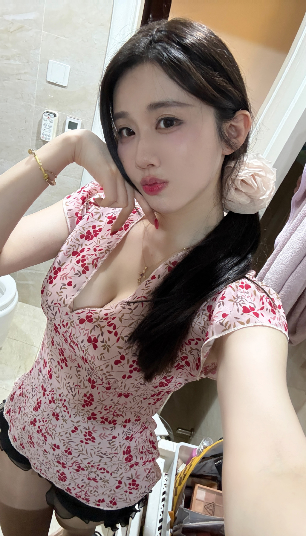 和轩子巨2兔在卫生间…