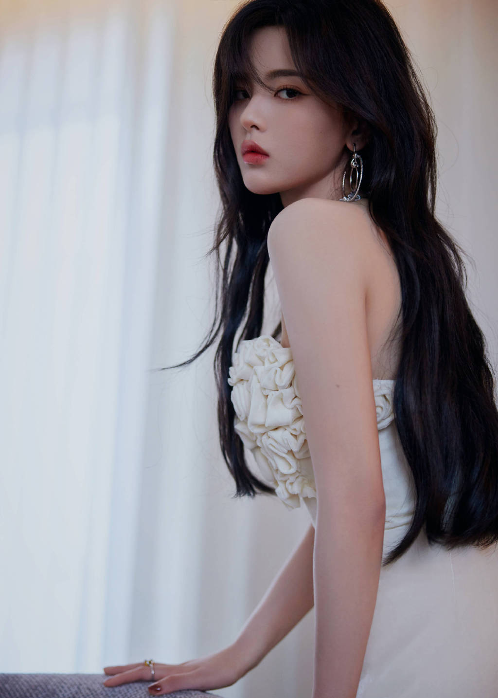 杨超越性感写真，好奶好白好嫩，超有料！