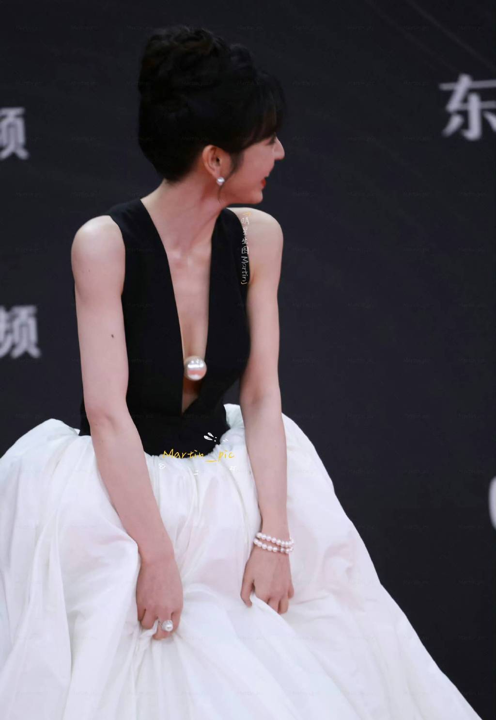 田曦薇这套好绝，她是懂珍珠的玩法的