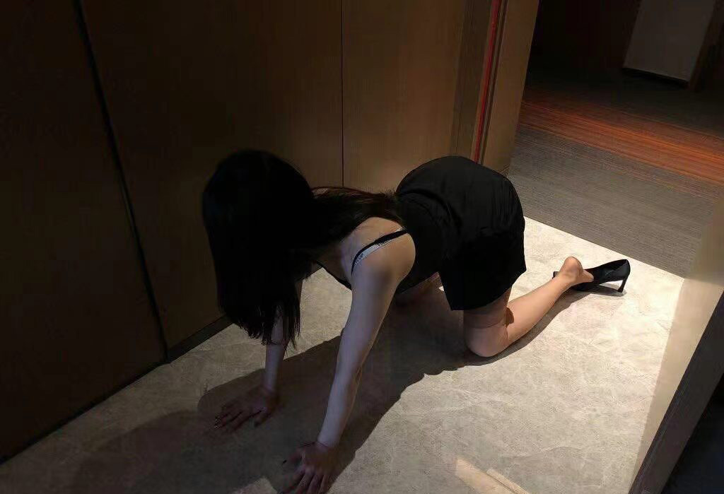 少妇网友，酒店打开门