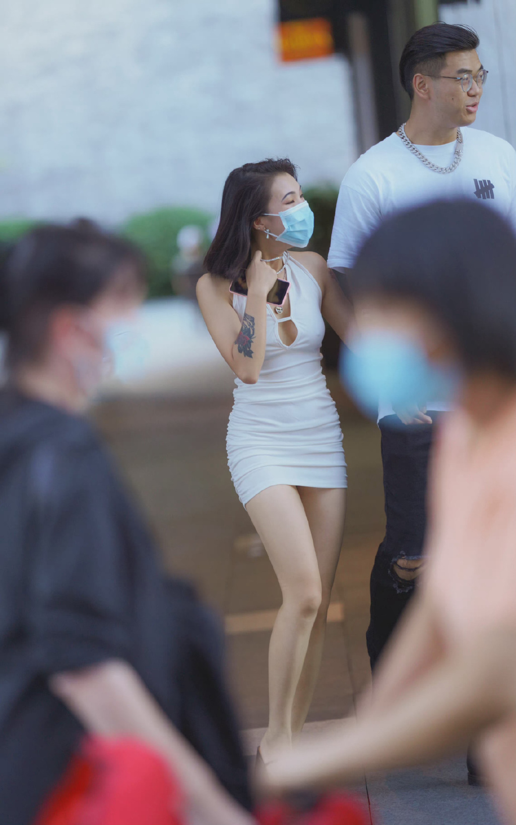 女朋友这么辣，手可要抓紧了