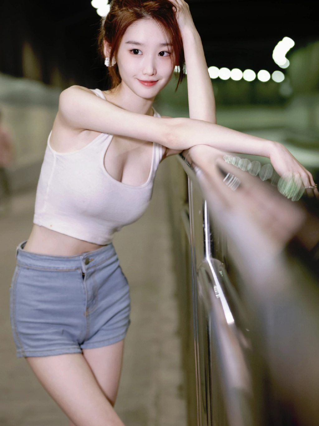 外表看上去清纯可爱，骨子里又透露出性感