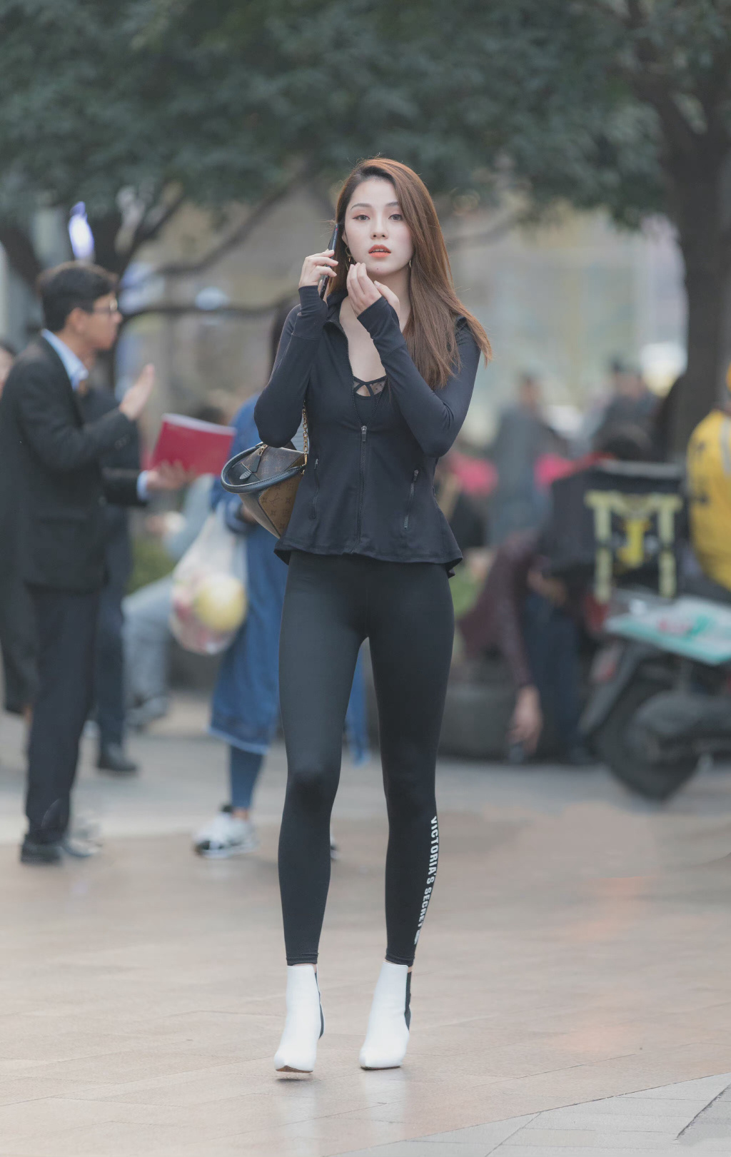 是肤白貌美大长腿本人了