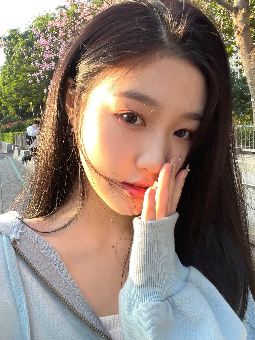 网红林真yalan晒素颜照好清纯，颜值不输明星