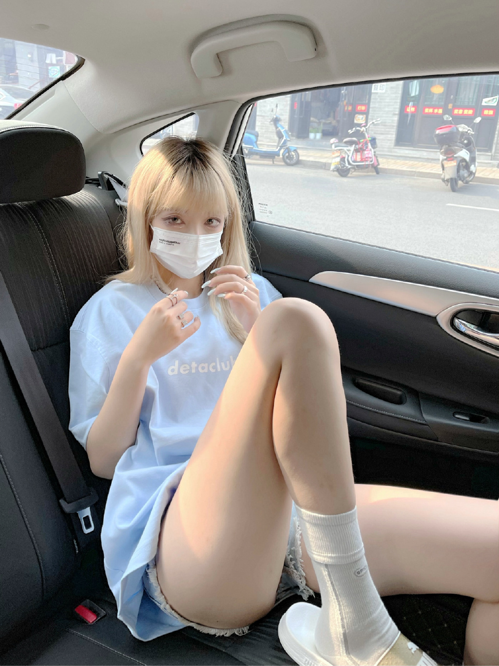 白花花的大腿水灵灵的妞