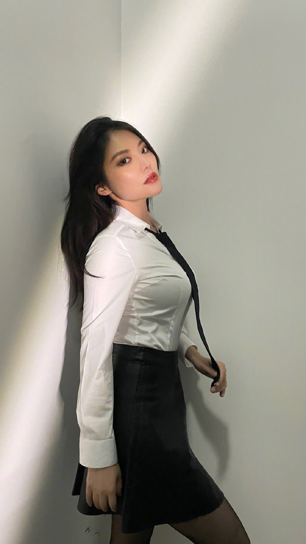 徐冬冬也太A了吧，谁能抵得住黑丝加领带的诱惑啊