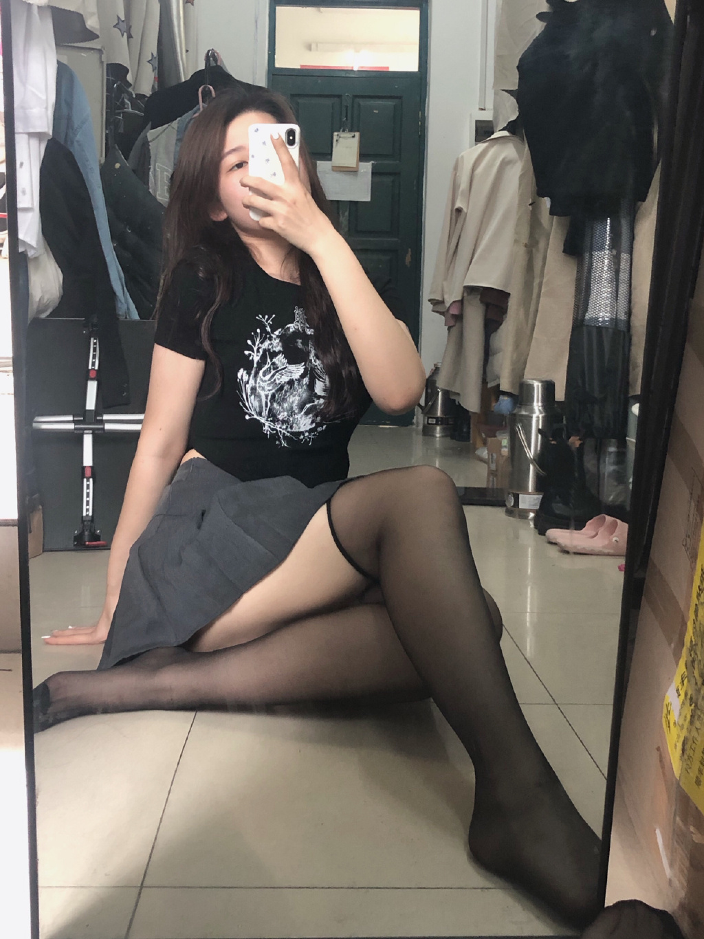 诱惑学弟，黑色好还是白色好？