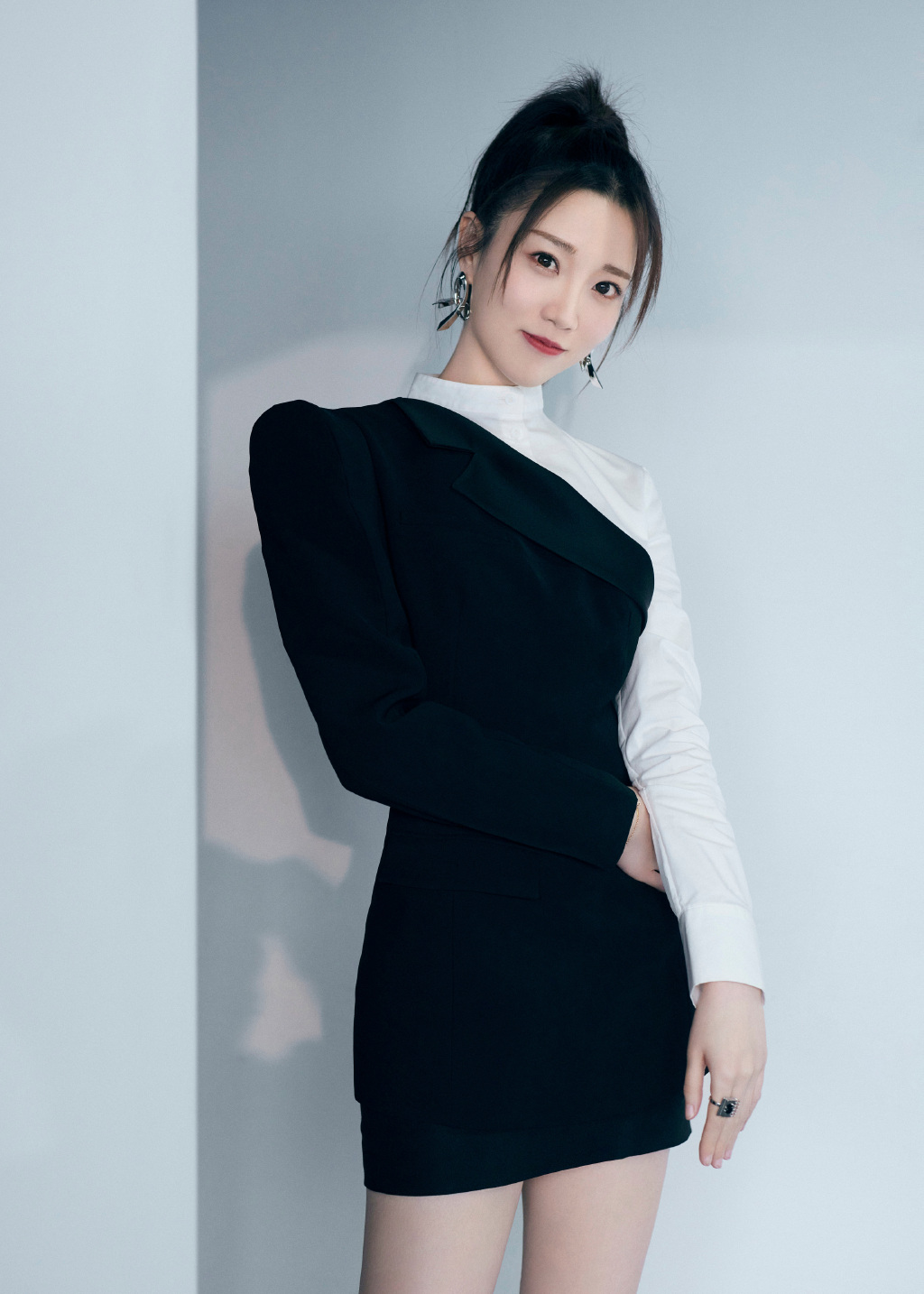 张纯烨太美了，难怪江苏卫视女主持只有她