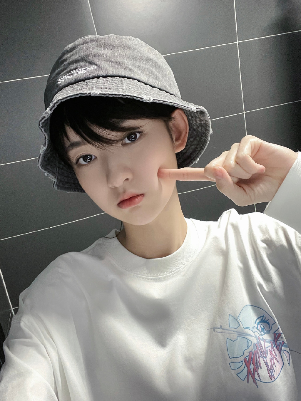 清新可人王玉雯，白嫩肌肤吹弹可破