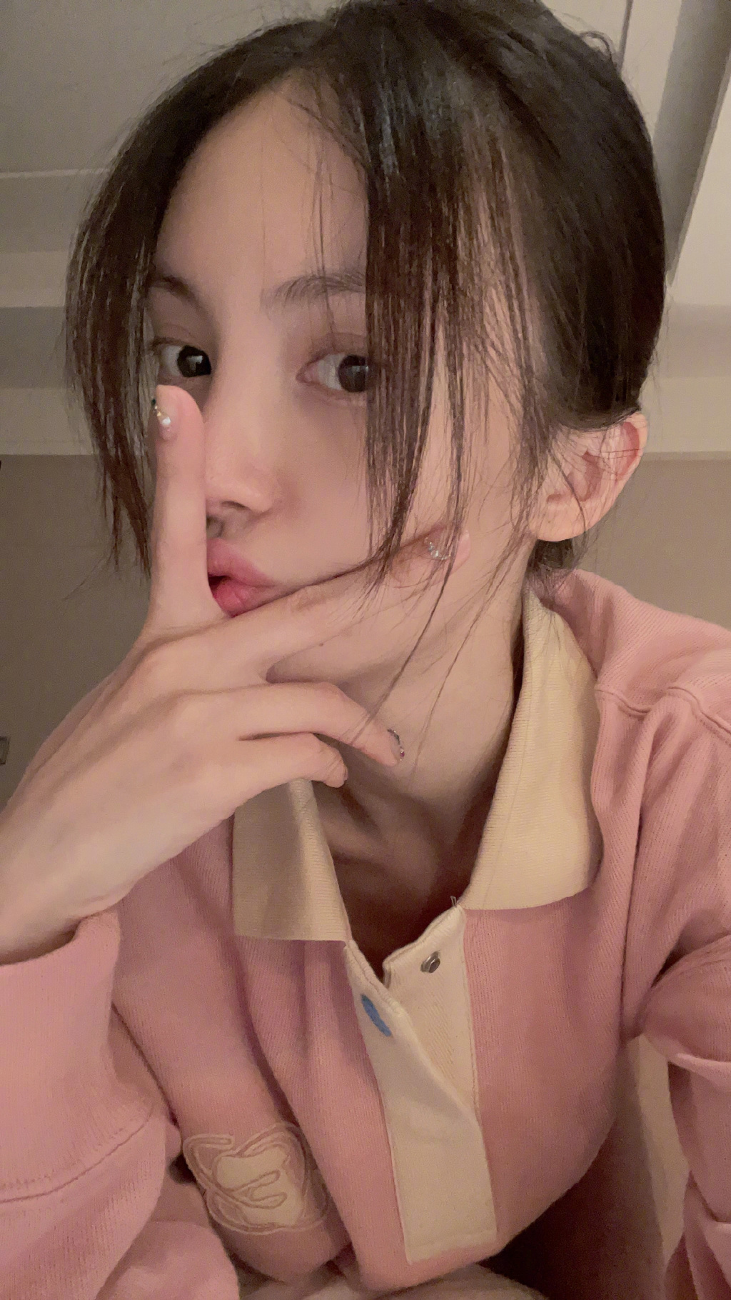 优越的五官精致又漂亮，美女的颜脸看越舒服