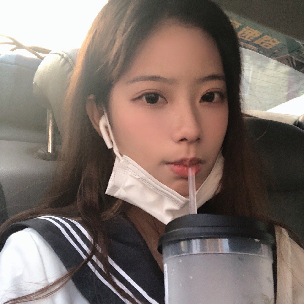 微博美女红人 @叽叽歪歪扭扭-