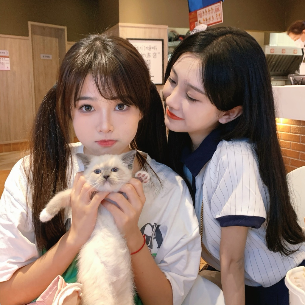 甜美系女生，清新养眼