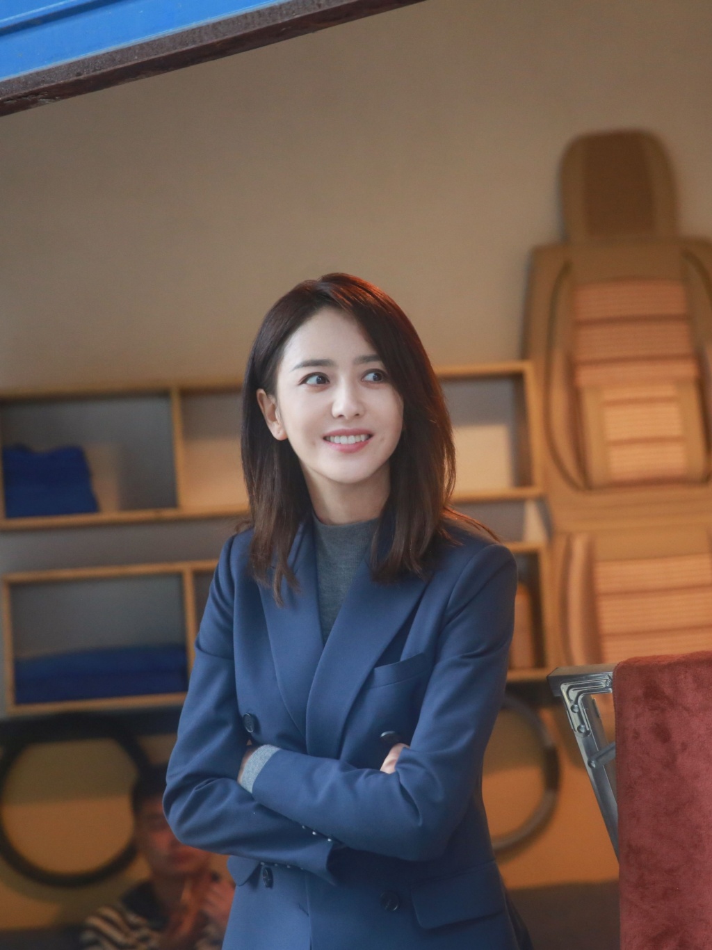 佟丽娅的笑容是非常甜美的，像是一道光
