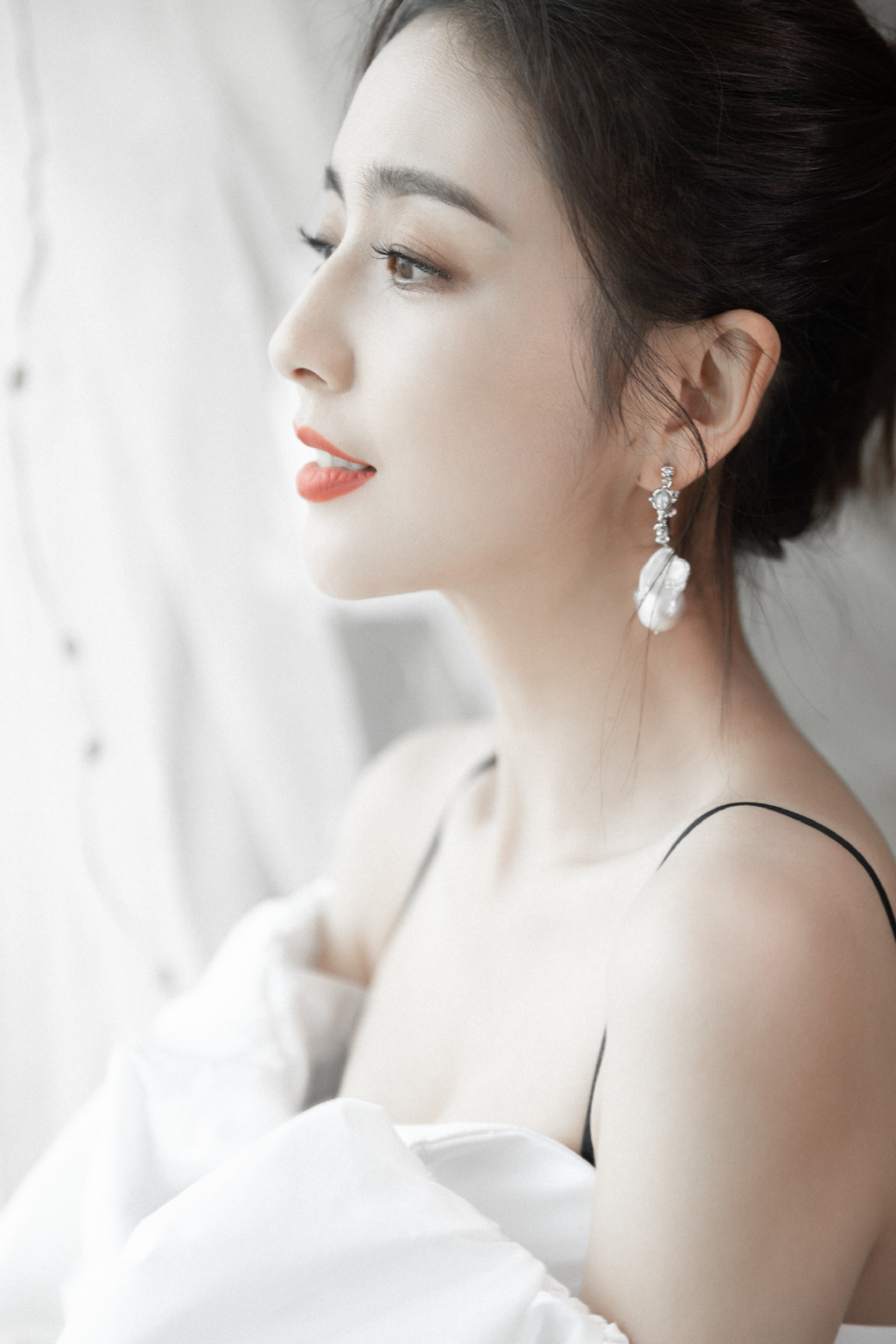 仙女佟丽娅，少了陈思诚更加美丽动人