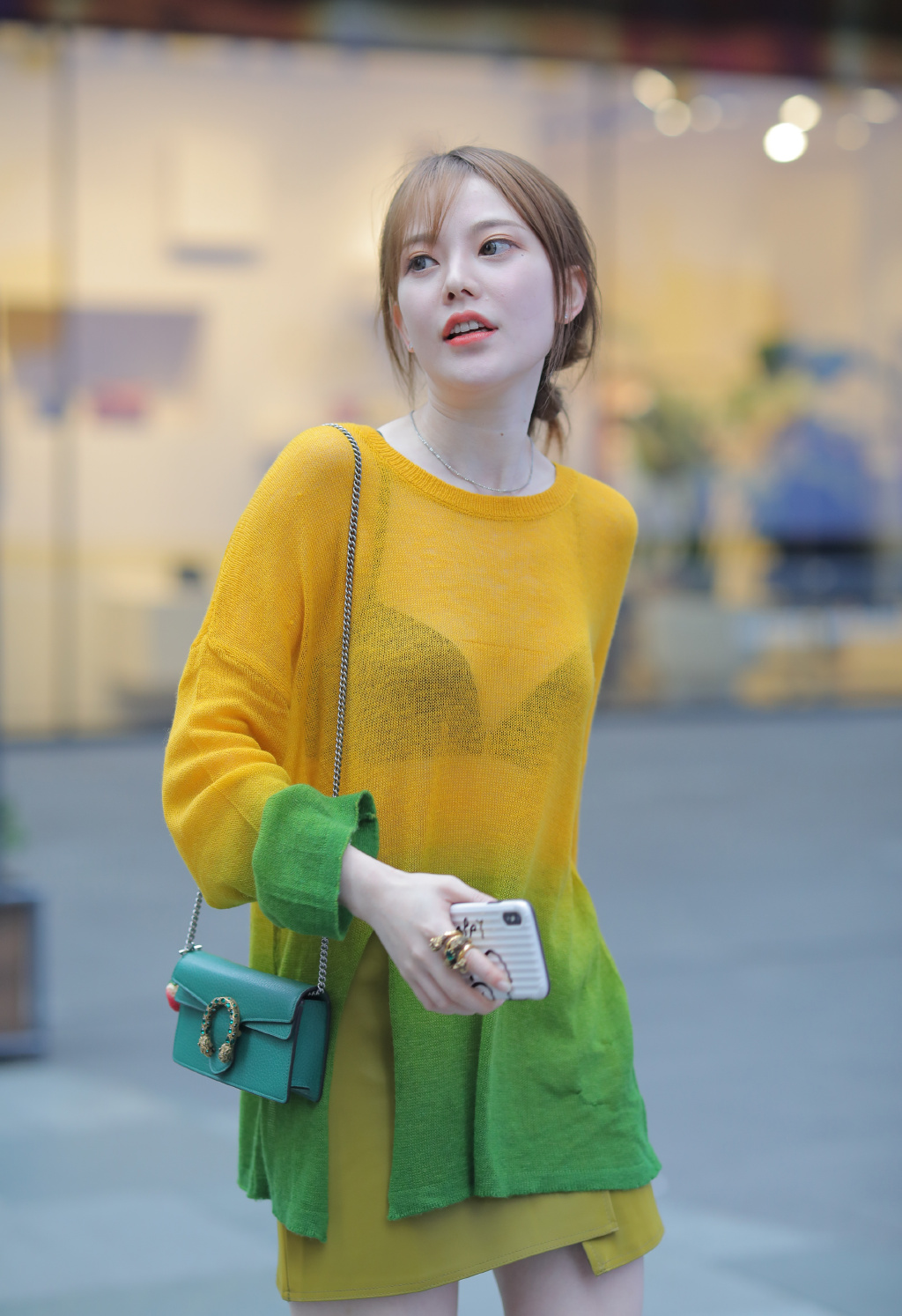 小姐姐好白好美
