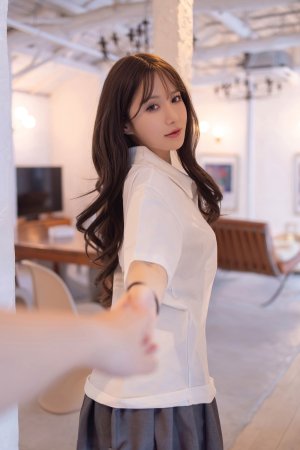 千万不要约班花一起写作业！她会强迫你交作业