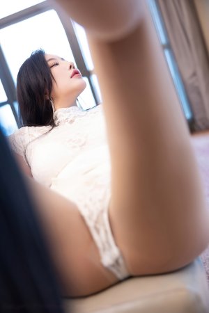 《下海女郎勾引记》杨晨晨被猛男大力冲击