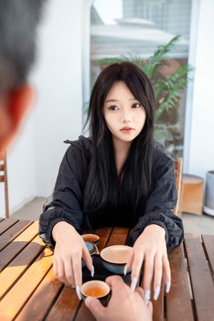 相亲的姐姐对我很满意，带我去她房间“订婚”