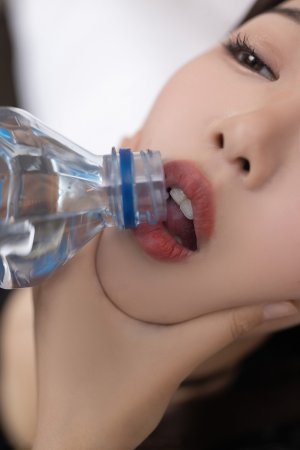 唐安琪喝了我所赐之水，流了好多水…