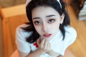 护士妹妹，看你这眼神是来“取精”的吧？