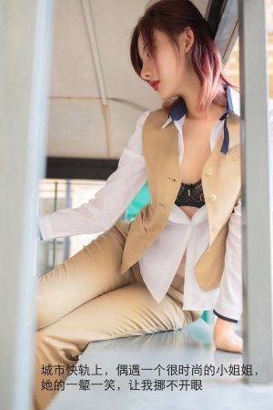模特阿朱激情更衣室，满足你对女明星的幻想