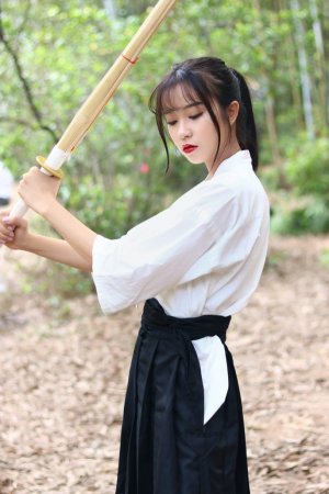 剑道少女清纯唯美，小小年纪气场十足