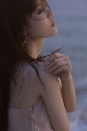 陪美女一起看潮起潮落，唯美时光如梦似幻