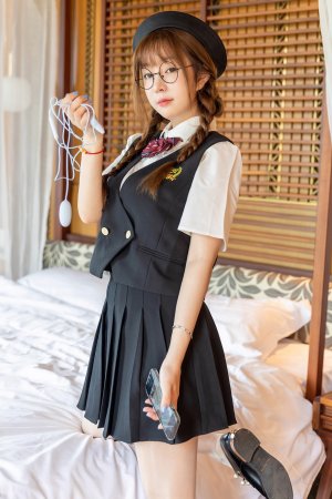王雨纯本色出演：清纯校花思春在家玩跳蛋