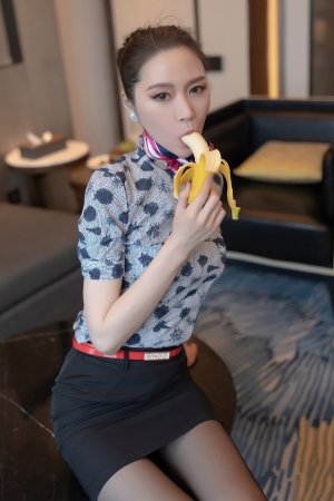 那根香蕉一定很好吃！ 国模上帝视角一脱到底